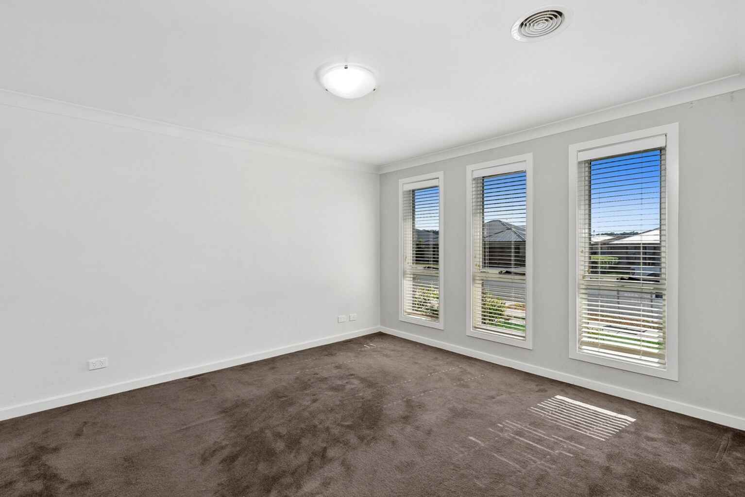 5 Mewburn Drive Goulburn