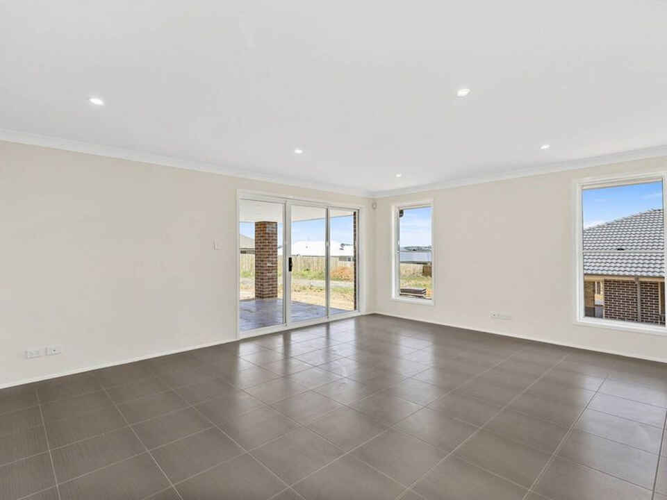 18 Mcgrath Place Goulburn