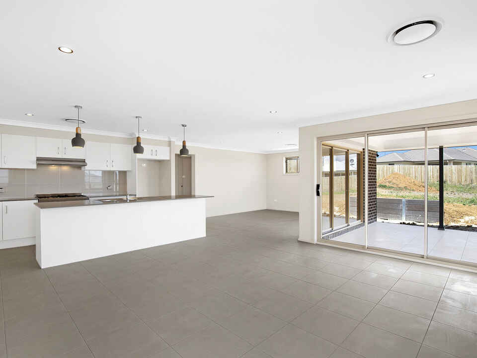 16 Mcgrath Place Goulburn